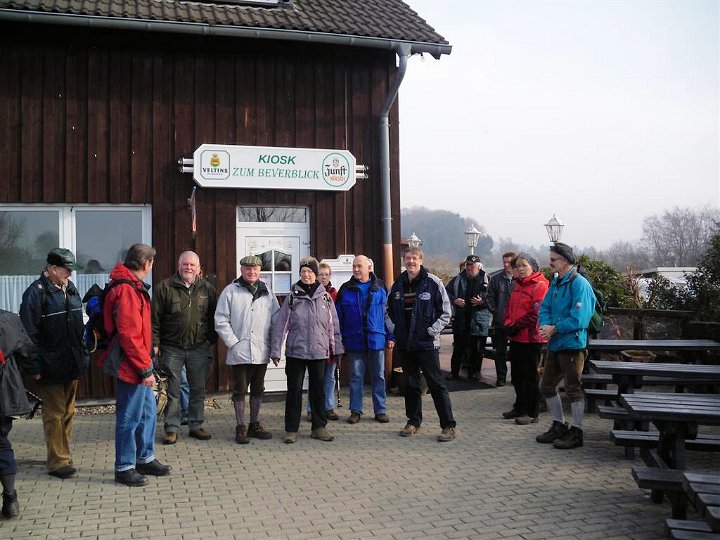 GTW-12km_050311_03.JPG - Auch die 12km-Gruppe sammelt sich nun.