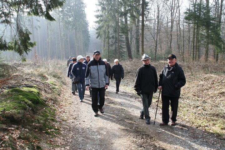GTW-6km_050311_dit_01.jpg - In der Bildmitte vorn Wanderführer Joachim Rimroth