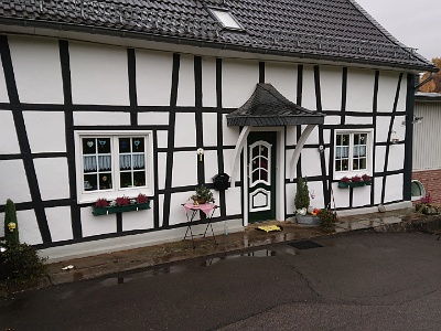 GTW-101118 Dhuenn 03  Schmuck anzusehen, dieses altbergische Haus in Oberpilghausen