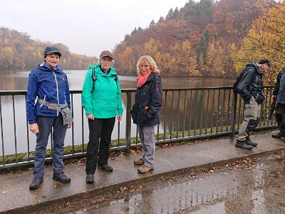 GTW-101118 Dhuenn 09  Kleine Pause am Damm der Vorsperre Kleine Dhünn