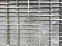 GTW020219 joe 09  Blick durch die Fußgängerbrücke in Hämmern auf die unter uns rauschende Wupper