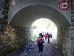 Wir unterqueren den Bergischen Panoramaradweg (Trasse der früheren Wippertalbahn).