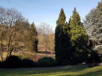 GTW-050519 mar-pre 12  Viele Bänke laden zum Sitzen ein.