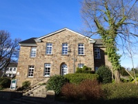 GTW 10.04.17 lindlar-vorw-mk 04  Der Ratssaal, natürlich mit Grauwacke erbaut.