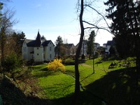 GTW 10.04.17 lindlar-vorw-mk 05  In diesem hübschen Gebäude mit Park war bis 2015 die "Bergische Wanderland GmbH" untergebracht, die die beiden Premiumwanderwege Bergischer Panoramasteig und Bergischer Weg, sowie die Bergischen Streifzüge ins Leben gerufen hat.