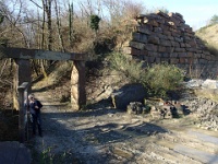 GTW 10.04.17 lindlar-vorw-mk 13  Die Mauer rechts dient als Kletterwand.