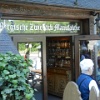 Das Café verkauft auch viele Spezialitäten, die es nur in Solingen-Burg zu kaufen gibt, wie Burger Brezeln und Zwieback.