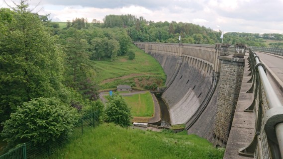 Der Damm der Ennepetalsperre - (c) Joachim Kutzner