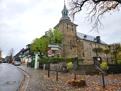 Dhünn, Ortszentrum mit ev. Kirch - (c) Joachim Kutzner