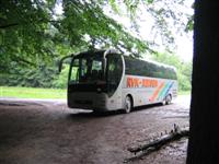 Der RVK-Reisebus im tiefsten Spessartwald