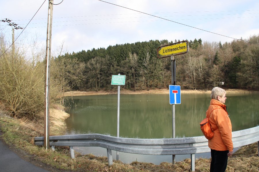 Bei Stoote am ehemaligen Wasserwerk fließt der Erlenbach in die Talsperre.