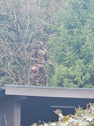 Der TERMINATOR bewacht in Klitzhaufe das Anwesen der Fam. Eilentropp.
