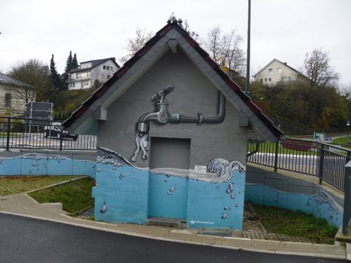 Creative Streetart: das Pumpenhäuschen am Großen Kreisel in Hückeswagen