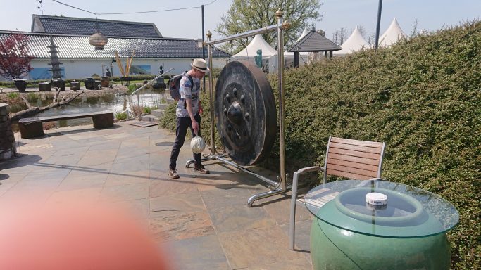 Der Große Gong Besucher des Museums dürfen den Großen Gong anschlagen.