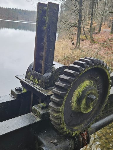 Absperrwehr des rd. 800 m langen Verbindungsstollens von der Neye- zur Bevertalsperre (Neye-Seite)