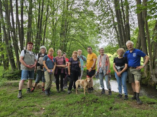 Die WanderInnen der Großen Strecke am Olpebach